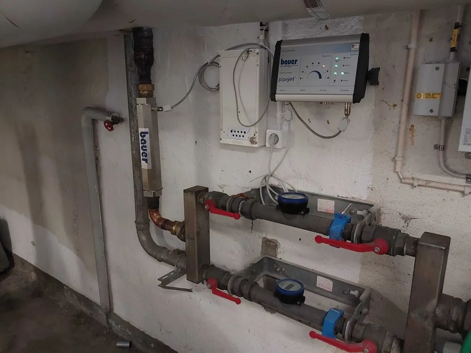 PipeJet installerad i rörledning i industrilokal