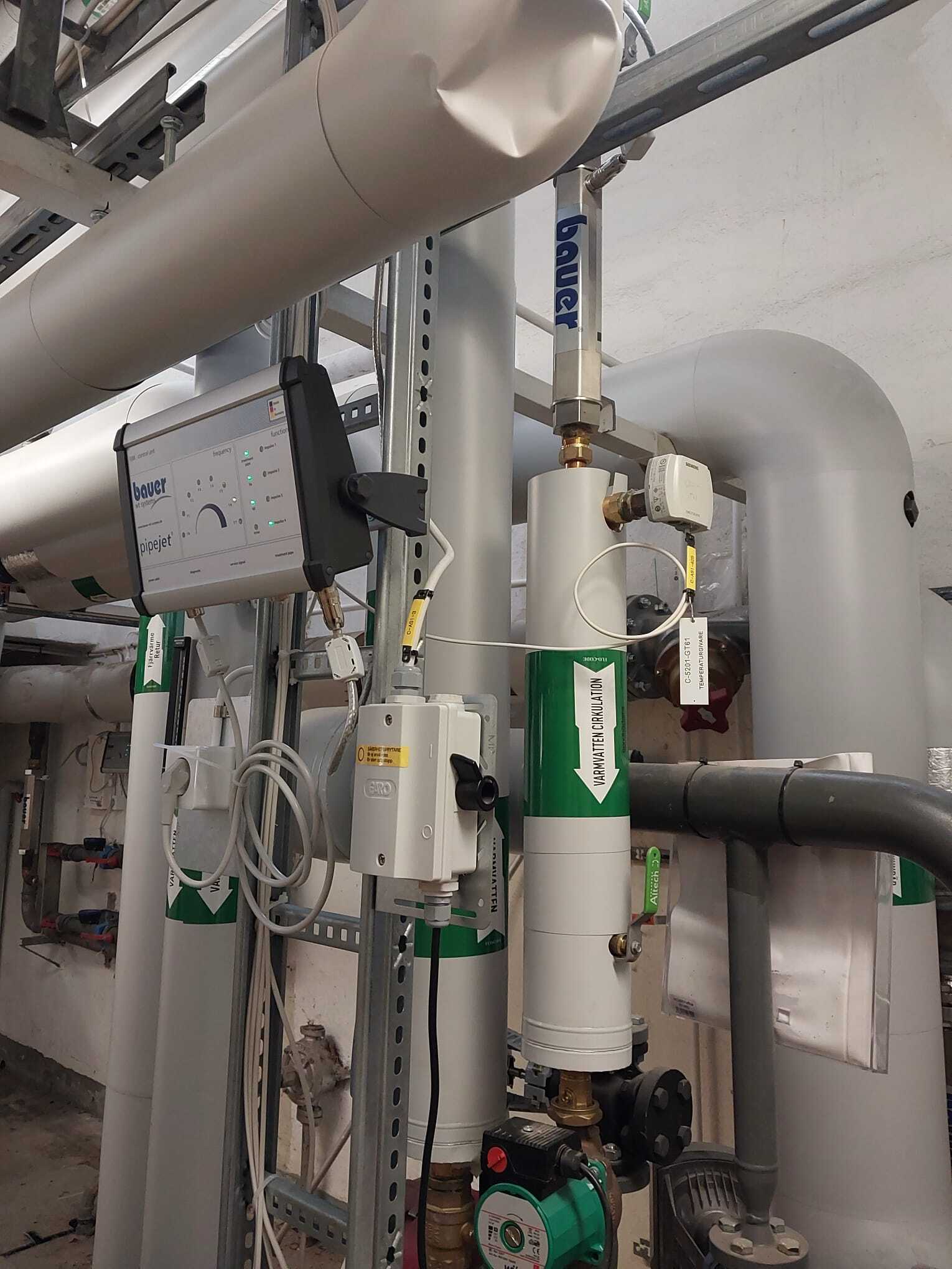 PipeJet installerad i ett tekniskt utrymme i en vårdfastighet