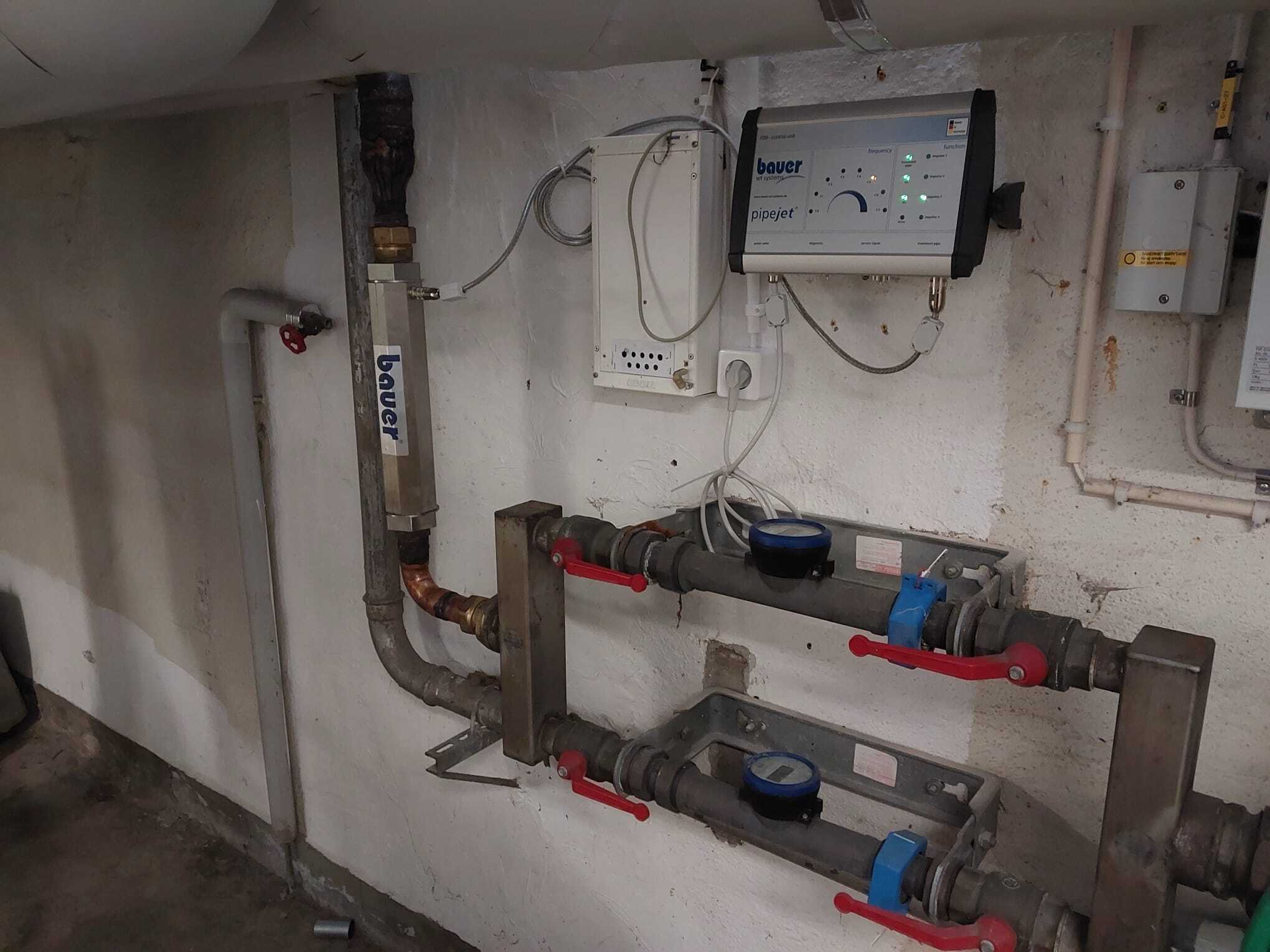 PipeJet installerad i rörledning i industrilokal